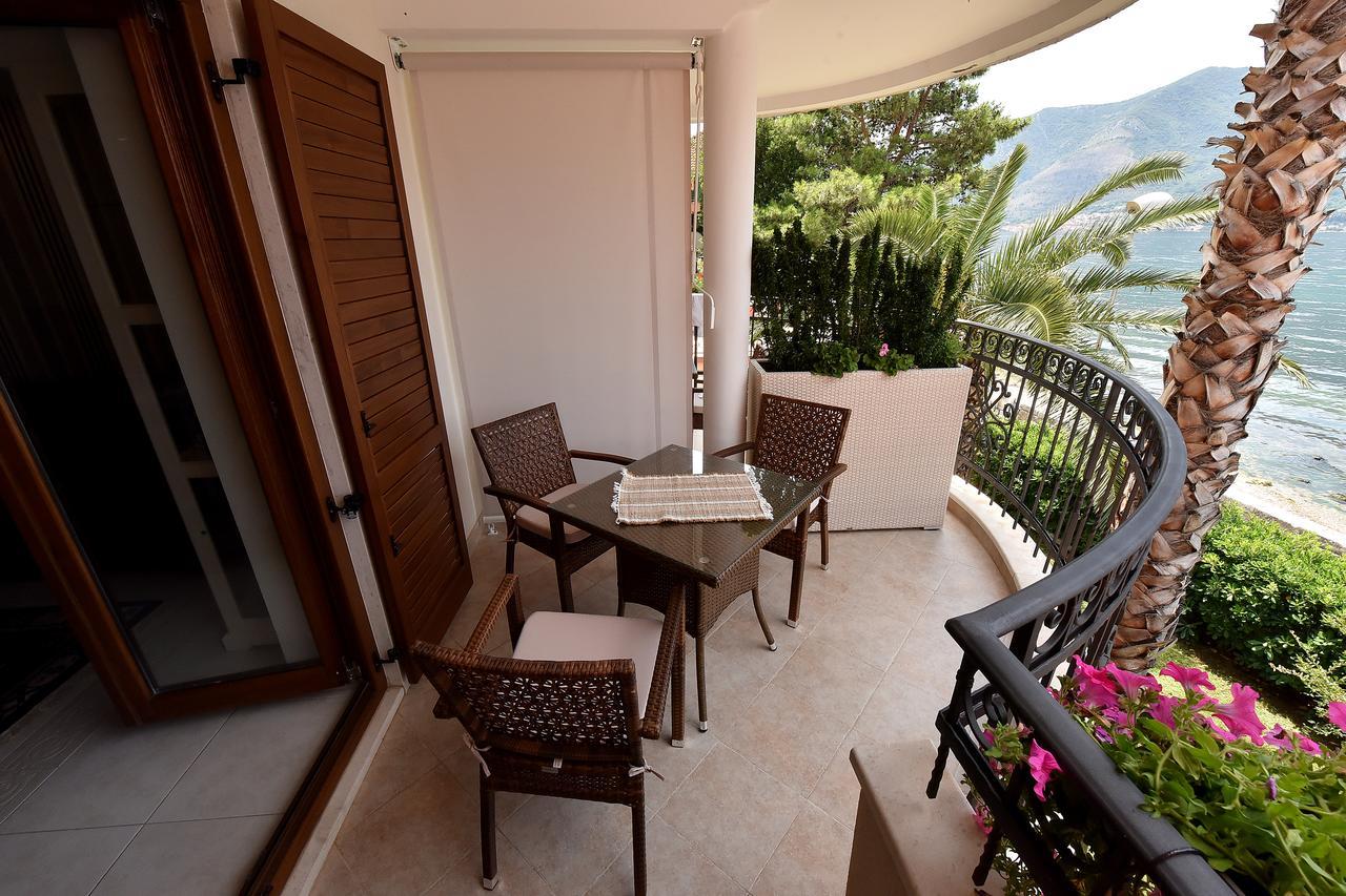 Apartment Maniva Kotor Bagian luar foto