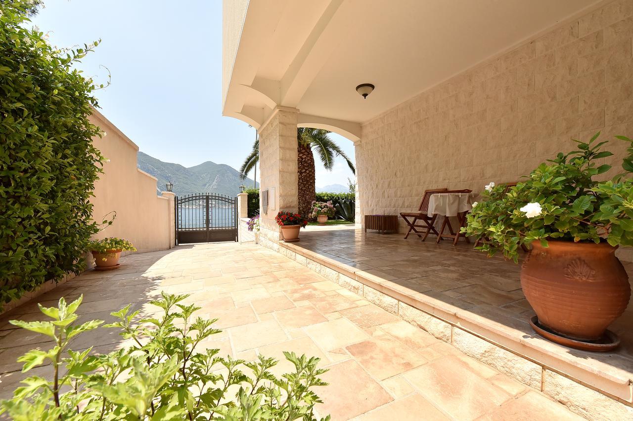 Apartment Maniva Kotor Bagian luar foto