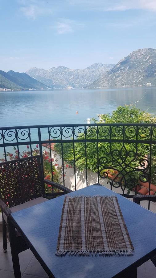 Apartment Maniva Kotor Bagian luar foto